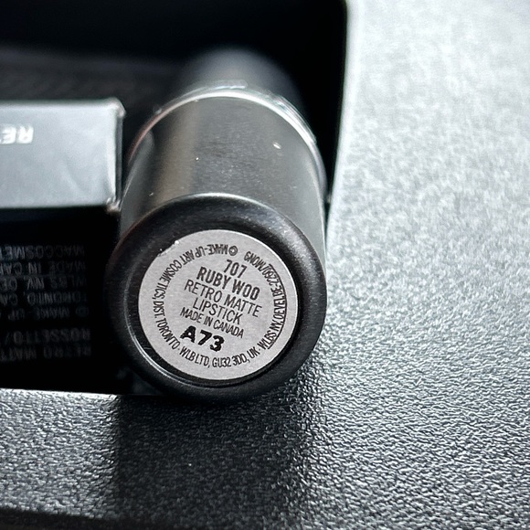 MAC RETRO MATTE LIPSTICK #707 RUBY WOO .10 OZ New In Box - Picture 8 of 8